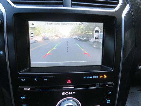 Used 2018 Ford Explorer Limited w/ Equipment Group 301A AWD/4WD image 18