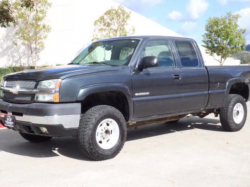 Used 2004 Chevrolet Silverado 2500 LS w/ Skid Plate Package image 2