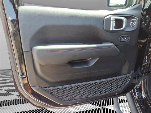 Used 2023 Jeep Gladiator Rubicon w/ Cold Weather Group AWD/4WD image 18