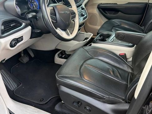 Used 2020 Chrysler Pacifica Limited FWD image 5