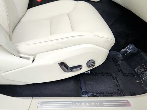 Used 2025 Volvo XC90 B6 Plus w/ Protection Package Premier AWD/4WD image 37