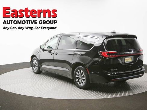 Used 2024 Chrysler Pacifica Select image 65