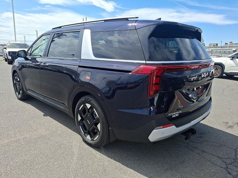 New 2026 Kia Carnival EX FWD image 4
