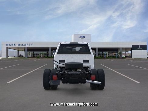 New 2026 Ford F350 4x4 Crew Cab DRW Super Duty image 5