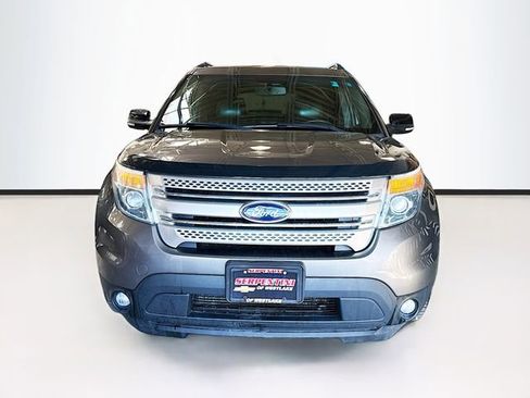 Used 2013 Ford Explorer XLT image 4