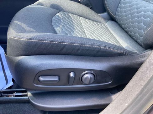Used 2019 Chevrolet Equinox LT w/ Sun & Navigation Package AWD/4WD image 10