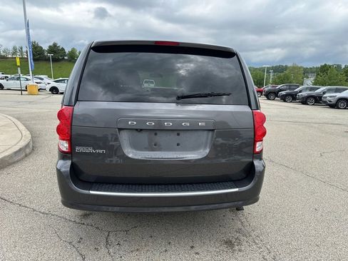 Used 2019 Dodge Grand Caravan SE FWD image 4