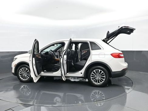 Used 2018 Lincoln MKX Select w/ Select Plus Package image 33