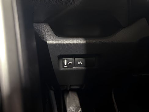 Used 2021 Toyota RAV4 XLE AWD/4WD image 22