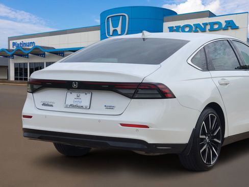 Used 2025 Honda Accord Touring image 4
