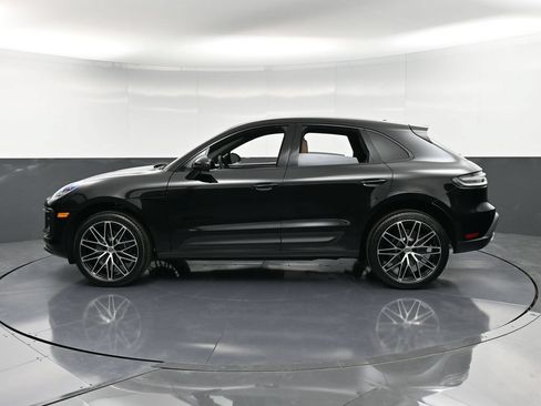Certified 2026 Porsche Macan AWD/4WD image 2
