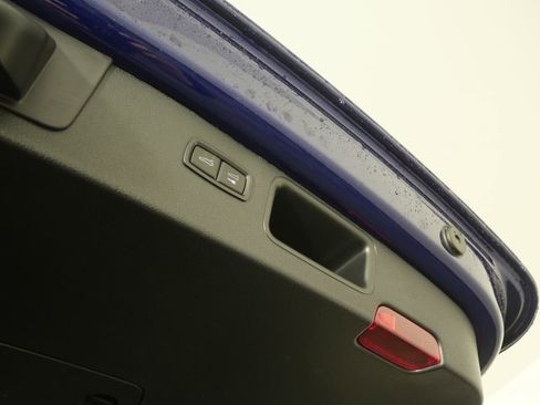 Used 2025 Porsche Macan image 18