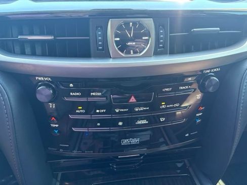 Used 2019 Lexus LX 570 4WD w/ Luxury Package image 29
