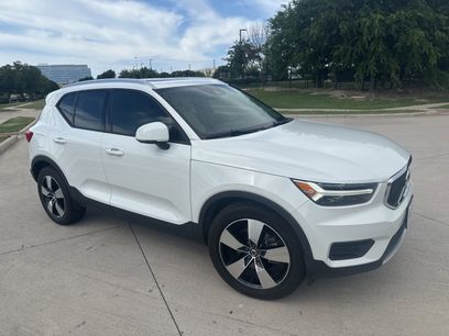 Used 2019 Volvo XC40 T5 Momentum