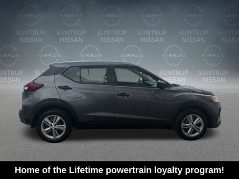 Used 2023 Nissan Kicks S FWD image 7