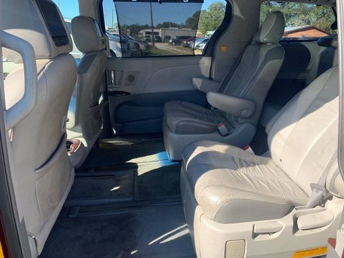 Used 2011 Toyota Sienna Limited w/ LTD Navigation Pkg FWD image 11
