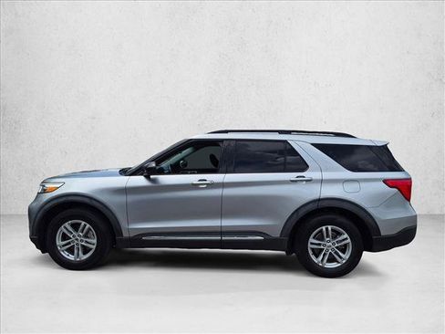 Used 2021 Ford Explorer XLT w/ Class III Trailer Tow Package RWD image 8