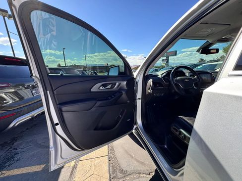 Used 2021 Chevrolet Traverse Premier image 10