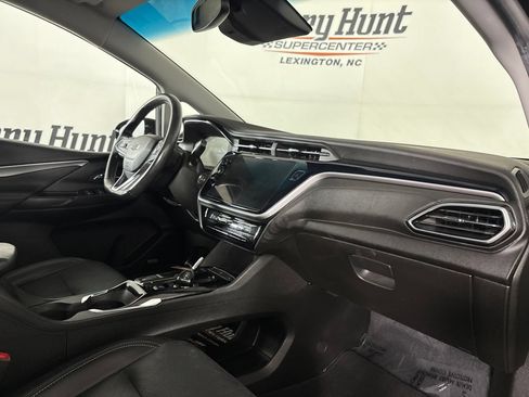 Used 2022 Chevrolet Bolt LT w/ Infotainment Package FWD image 26