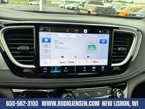 Used 2026 Chrysler Pacifica Limited FWD image 21