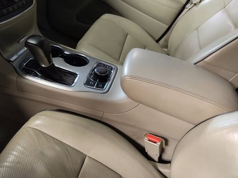 Used 2017 Jeep Grand Cherokee Overland AWD/4WD image 26