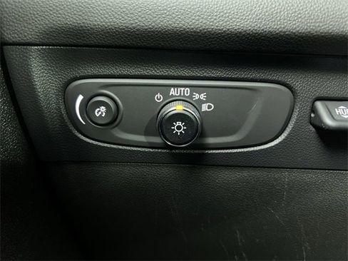 Certified 2022 Buick Envision Avenir w/ Technology Package II image 18