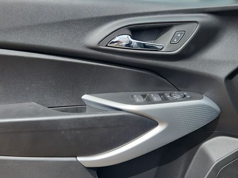 New 2026 Chevrolet Trax LS w/ LS Convenience Package FWD image 6