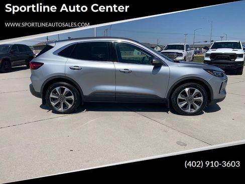Used 2023 Ford Escape Platinum w/ Premium Technology Package AWD/4WD image 1