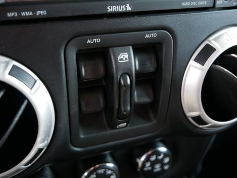 Used 2013 Jeep Wrangler Unlimited Rubicon w/ Connectivity Group AWD/4WD image 27
