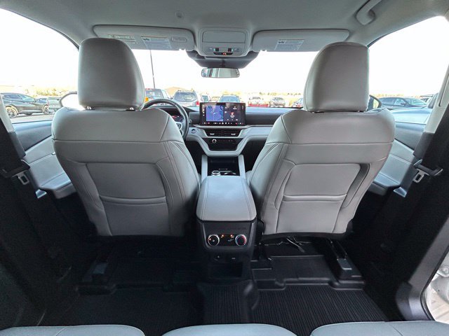 Used 2025 Ford Explorer Active w/ Active Comfort Package AWD/4WD image 38