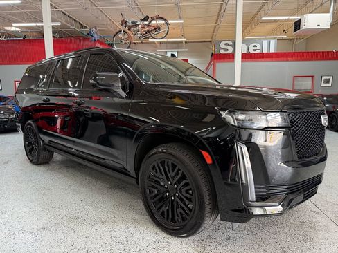 Used 2022 Cadillac Escalade ESV Sport Platinum image 7