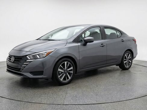 Used 2025 Nissan Versa SV image 3