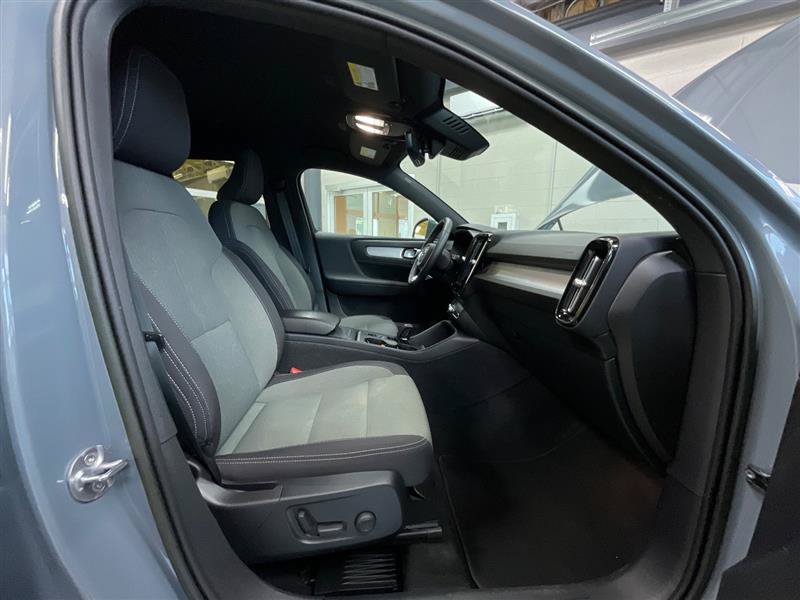 Used 2023 Volvo XC40 B5 Core AWD/4WD image 27