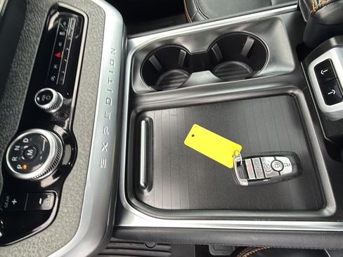 Used 2025 Ford Expedition Tremor AWD/4WD image 32