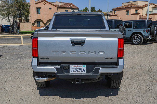 Used 2025 Toyota Tacoma TRD Off-Road AWD/4WD image 5
