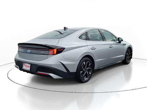 Used 2025 Hyundai Sonata SEL FWD image 4