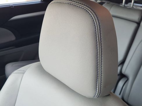 Used 2018 Toyota Highlander XLE image 24