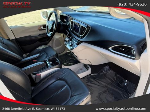 Used 2019 Chrysler Pacifica Touring-L FWD image 18