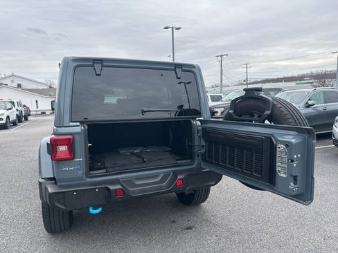 Used 2024 Jeep Wrangler Unlimited Sahara w/ Technology Group image 25