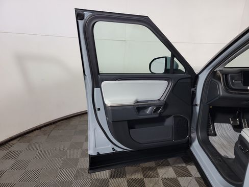 Used 2024 Rivian R1S Adventure AWD/4WD image 16