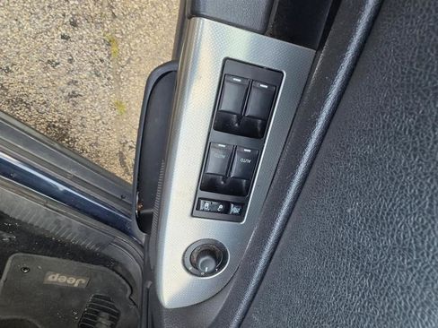 Used 2010 Jeep Grand Cherokee Laredo AWD/4WD image 17
