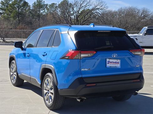 Used 2019 Toyota RAV4 XLE Premium image 5
