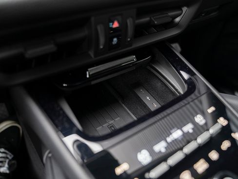 Used 2025 Porsche Cayenne Coupe image 16