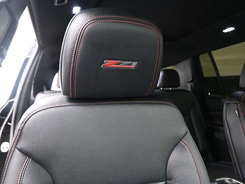 Used 2024 Chevrolet Traverse Z71 image 3