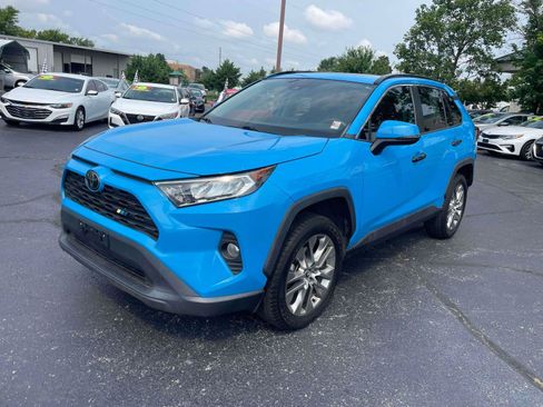 Used 2020 Toyota RAV4 XLE Premium FWD image 3