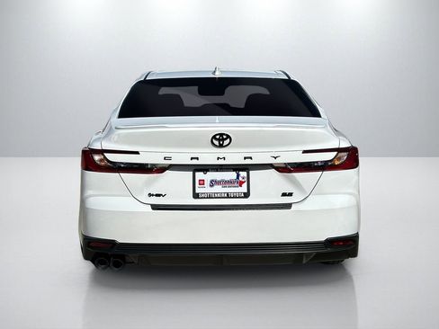 Used 2025 Toyota Camry SE w/ Convenience Package image 6