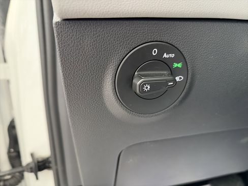 Used 2024 Volkswagen Taos SE w/ Panoramic Sunroof Package image 23