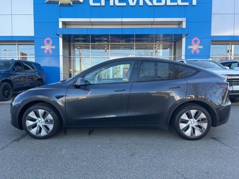 Used 2024 Tesla Model Y Long Range image 3