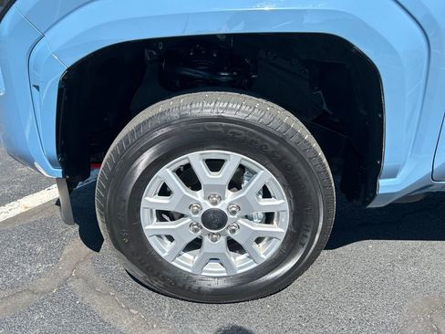 Certified 2026 Toyota Tacoma SR5 AWD/4WD image 30