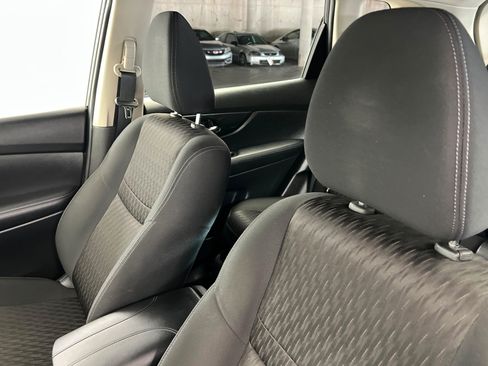 Used 2018 Nissan Rogue S AWD/4WD image 16